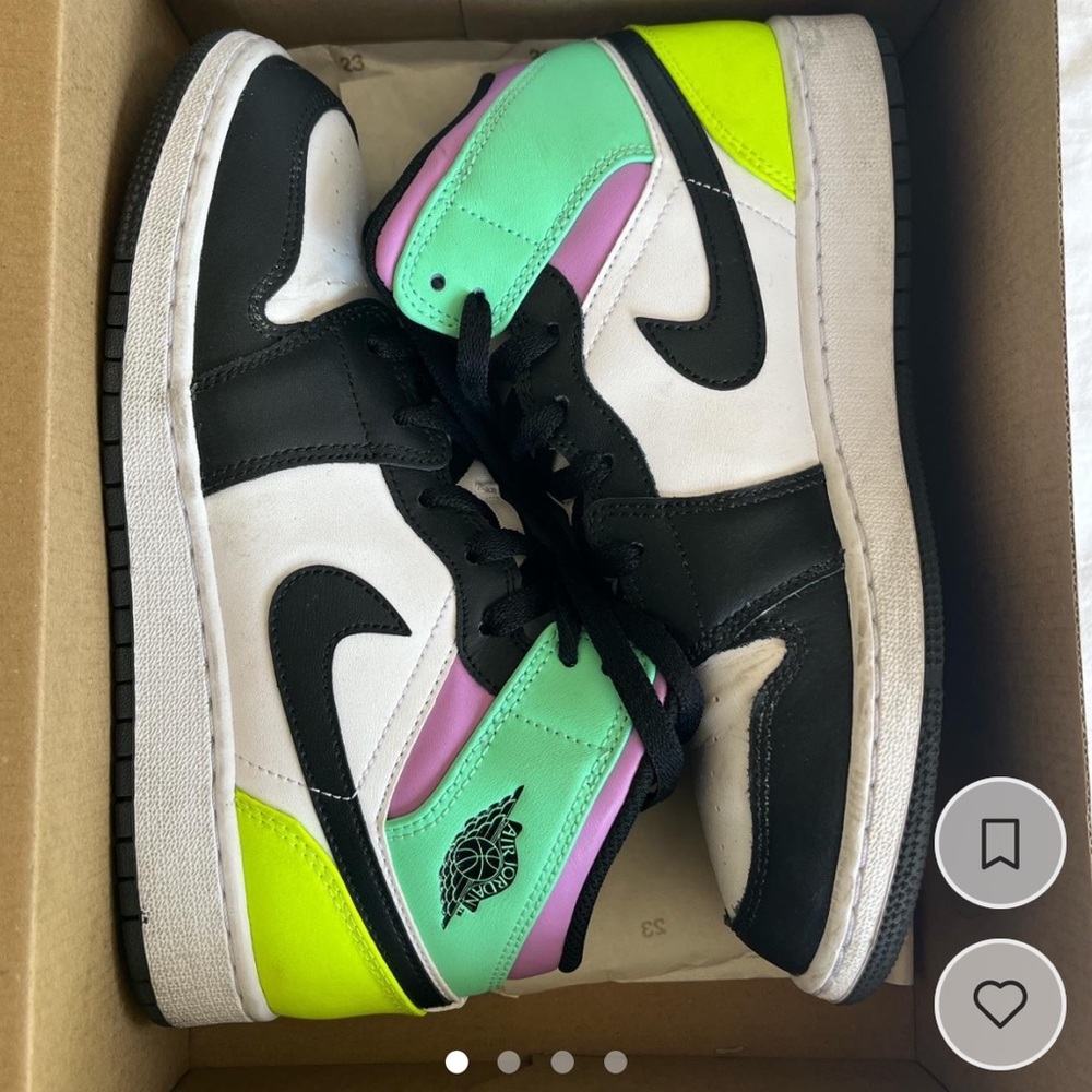 NIKE AIR JORDAN 1 MID BLACK VOLT-GREEN GLOW.